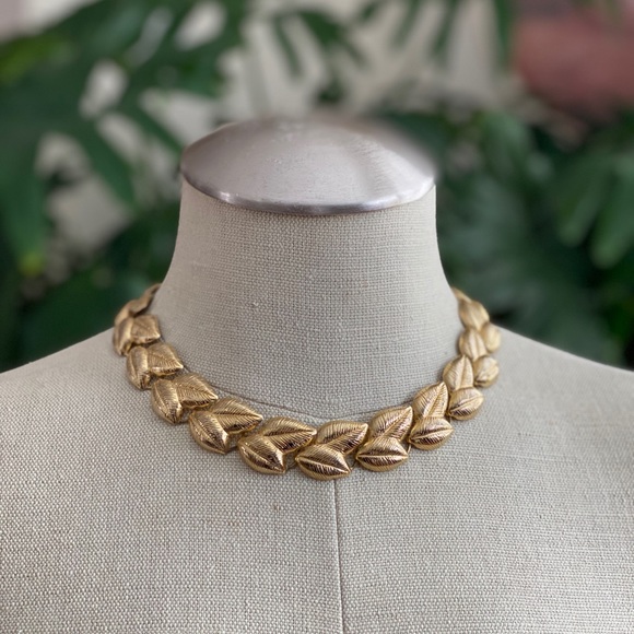 Vintage Jewelry - Vintage Gold Leaf Choker Necklace